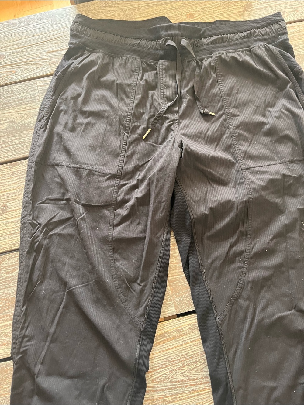 Lululemon cropped parachute pants, black.